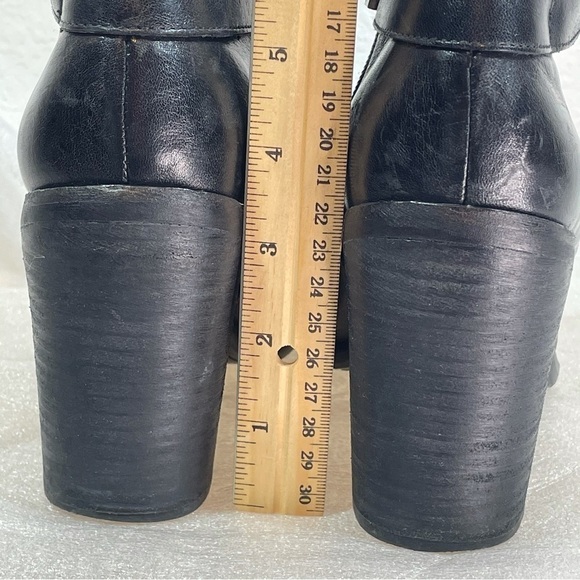 Vince Camuto black leather Debra side zipper ankle heeled boots - Picture 5 of 16